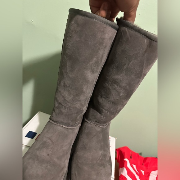 EUC Gray Uggs - Picture 10 of 16